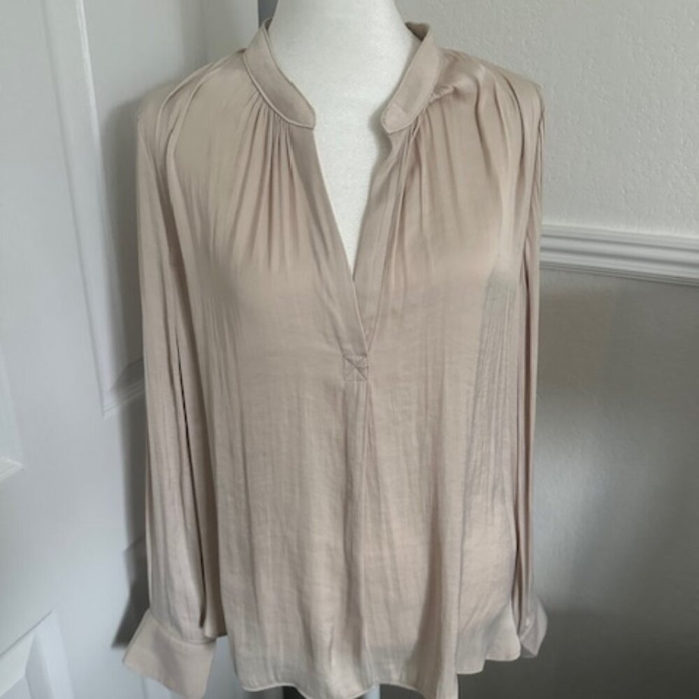 Reset by Jane Lindsay long sleeve sliky fabric long sleeve  cream/ivory blouse!